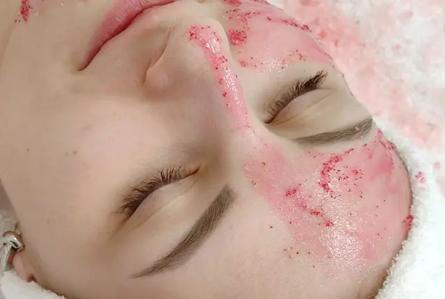 Higiene sanitaria profunda (ultrasonidos + instrumental) + peeling químico