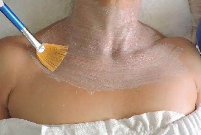 Higiene profesional sanitaria corporal con peeling químico / orgánico Escote