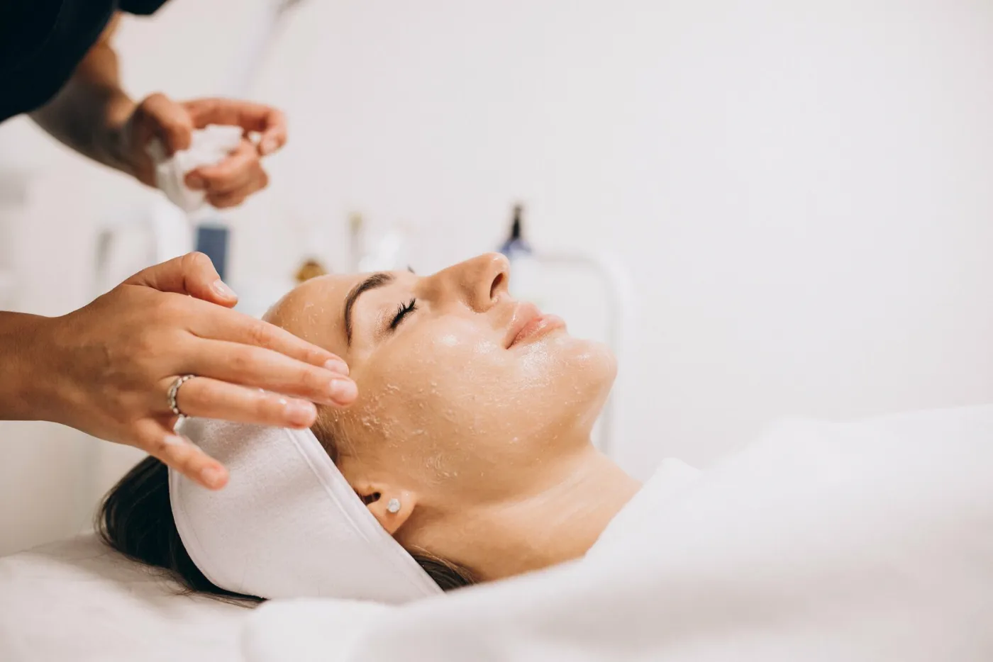 Limpieza profunda + peeling amarillo (retinoico)