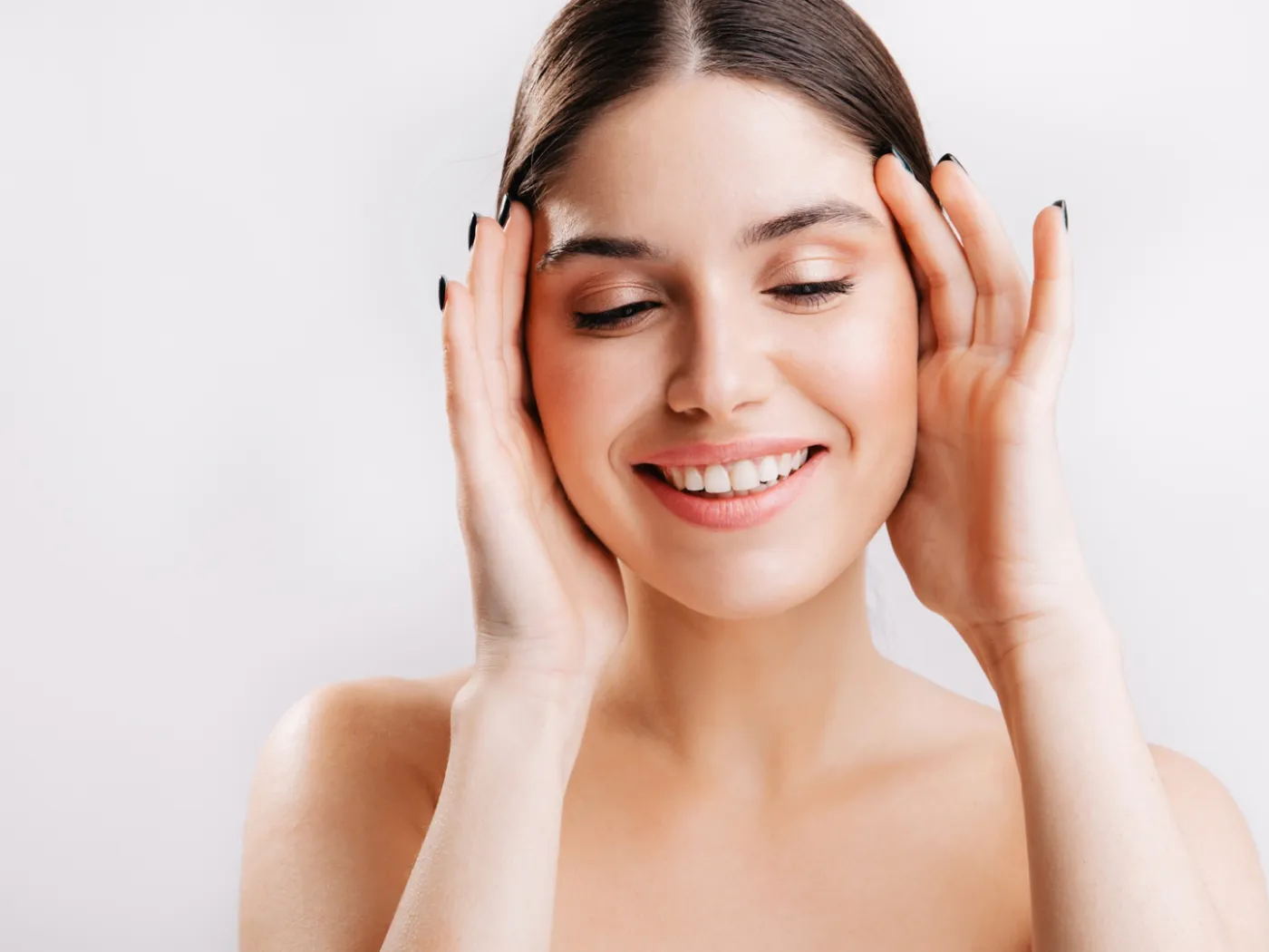 Cómo levantar las cejas sin cirugía